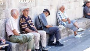 Bugün sigortalı olan için emeklilik hayal: 65 yaş şartı resmen kalıcı hale geldi