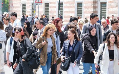 İş bulamıyorsan evlen kızım