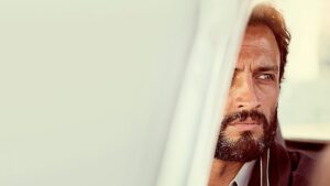 İyilik Yap Denize Atma, Story At: A Hero ve Modern Teşhircilik