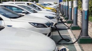 Elektrikli araç sektöründe yıkım: Yüzlerce kişi işten çıkarıldı