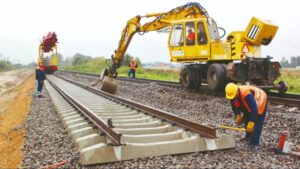 Raylar yandaş için döşeniyor