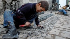 Aç kalsın işçi olsun diye mi istiyorsunuz!