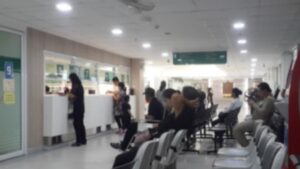 2.5 milyon kişi saltanatta, 82 milyon zorda