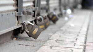 300 bin esnaf kepenk indirir