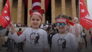 Ünlü tekstil firmasına Atatürk portresi için dava açıldı