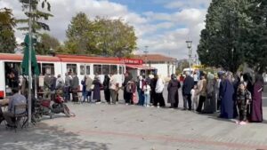 AKP'nin kalesinde ucuz simit kuyruğu