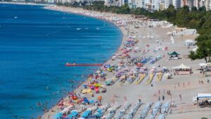 Turizm sektörü enflasyona yenilmemek için kura işaret etti: Euro 60 TL’yi görmezse turizmde sezon zora girecek