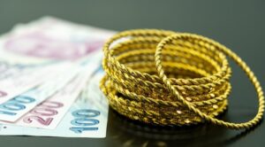 Ünlü ekonomist canlı yayında her şeyi açıkladı: Dolar Euro ve altını olanlar dikkat