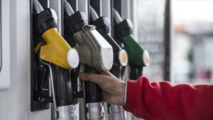 Akaryakıt istasyonlarına yeni düzenleme: Fiyat panolarında tek tip dönem
