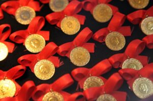 Sert düşüş sonrası panik başladı! Altınını bozduran parasını oraya yatırmaya başladı