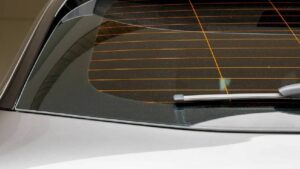 Araçların arka camındaki çizgiler dekor değil: İşte kimsenin bilmediği anlamı