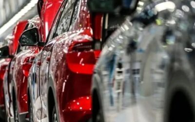 Otomotiv devinde kırmızı alarm: Birden çakıldı