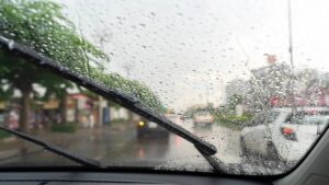 Kışın buğulanan araba camları tarihe karışacak: Araç camları hep parlak kalacak