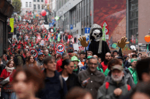 Belçika 3 günlük grevin ikinci gününde: Kamu hizmetleri ve ulaşım felç oldu