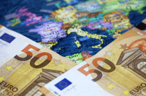 Euro Bölgesi'nde yıllık enflasyon kasımda yükseldi