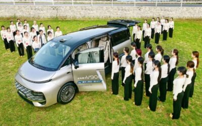 Bu aracın içine tam 42 kişi sığdı: Dünyanın en büyük yolcu otomobili oldu