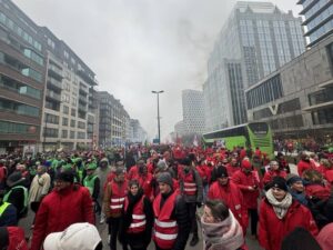 Sosyal kesintilere halk grevle karşılık verdi: Belçika genelinde ulaşım çöktü