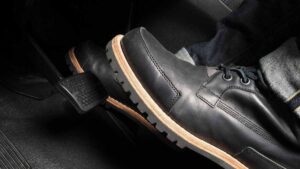 Arabamızın fren pedalı, çok az sürücünün bildiği bir işlevi gizler