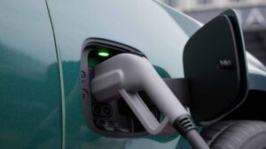 Otomotiv uzmanlarının 'kesinlikle uzak durun' listesine aldığı 4 hibrit araba modeli… Sadece masraf çıkarırlar