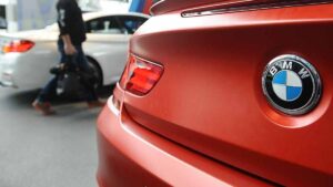 BYD ve Tesla alarmda! BMW, yeni nesil teknoloji için efsanevi Kore markasıyla iş birliği yapıyor