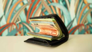 'Evde para saklayın' çağrıları peş peşe gelirken 3 ülke nakit kullanımına yakında veda edecek