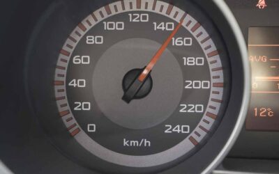 Otoyolda 150 km hıza çıkmanın getirdiği zaman kazancının neden 'anlamsız' olduğu matematiksel formülüyle açıklandı