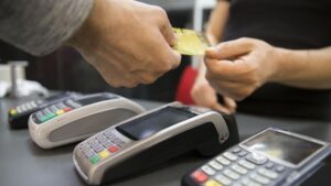 Kredi kartı kullananlar dikkat! Bu hata borç yükünüzü ikiye katlıyor