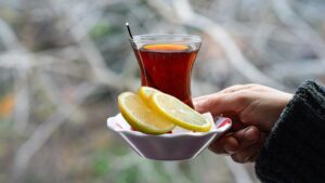 Çayın yanındaki limon için ekstra para isteyen işletmeye ceza kesildi