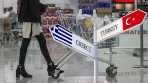 Türkler önce tatil sonra market için akın akın komşuya gidiyor
