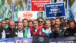 İktidara yakın sendikadan Meclis önünde eylem: Adalet istediler