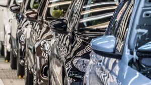 Ekimde otomotiv hisseleri hem küresel hem de yurt içinde karışık seyretti