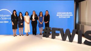&apos;Bilim Kadınları İçin&apos; Programı&apos;nın 23 Yıllık Serüveni Artık Bir Kitap Oldu!