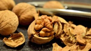 Hepimizin Çöpe Attığı Ceviz Kabuğu Aslında Bu İşe Yarıyormuş