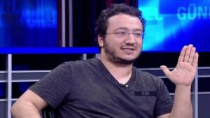 Oytun Erbaş'tan Akıllara Durgunluk Veren Yeni İddia: "Güneş Kremi Süren Erkeğin Çocuğu Olmaz!"