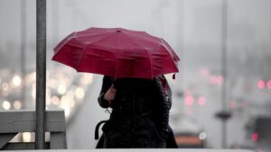 Kış Kendini Gösteriyor: Türkiye Genelinde Sıcaklıklar Düşüyor, Sağanak Yağış Kapıda