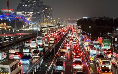 Yağışın da Etkisiyle İstanbul&apos;da Trafik Yoğunluğu %89&apos;a Ulaştı