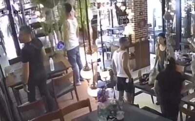 Tayland&apos;da Bir Türk Restoranında 09.05&apos;te Hayat Atatürk İçin Bir Dakikalığına Durdu