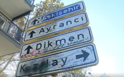 Ankara&apos;nın Uğrak Fotoğraf Çektirme Noktası Olan Kızılay Tabelası Üçüncü Kez Yenilendi