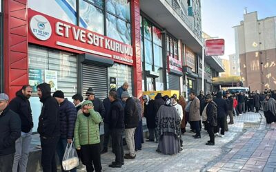 Sabah namazını müteakiben ucuz et kuyruğu