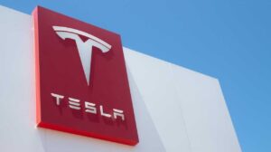 Tesla'ya bir iyi bir kötü haber! Hem zirveye çıktı hem geride kaldı