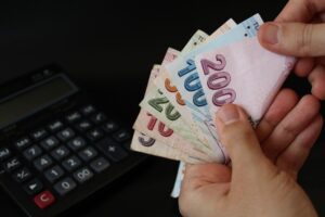 Ünlü ekonomist Filiz Eryılmaz asgari ücretin ne kadar olacağını açıkladı