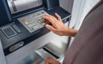 ATM’de basmayı unuttuğu tuş yüzünden bir tomar parası gitti!