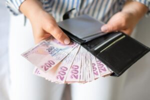 Asgari ücret zammında kara tablo: Maaşlar 2026’da da cebe girmeden eriyecek