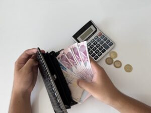 Memur ve emekliler için çifte haneli zam: Yeni dönem maaşları hesaplandı
