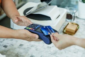 Kredi kartıyla ödeme yapanlara uyarı: O ücreti faiziyle geri alabilirsiniz