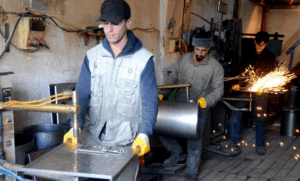 Kış gelmeden seri üretime geçtiler: Kars'ta üretilip 8 şehre gönderiliyor