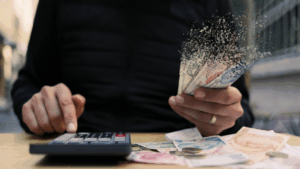 Maaşlardan her ay yüzde 3 kesinti yapacak düzenleme Resmi Gazete'de